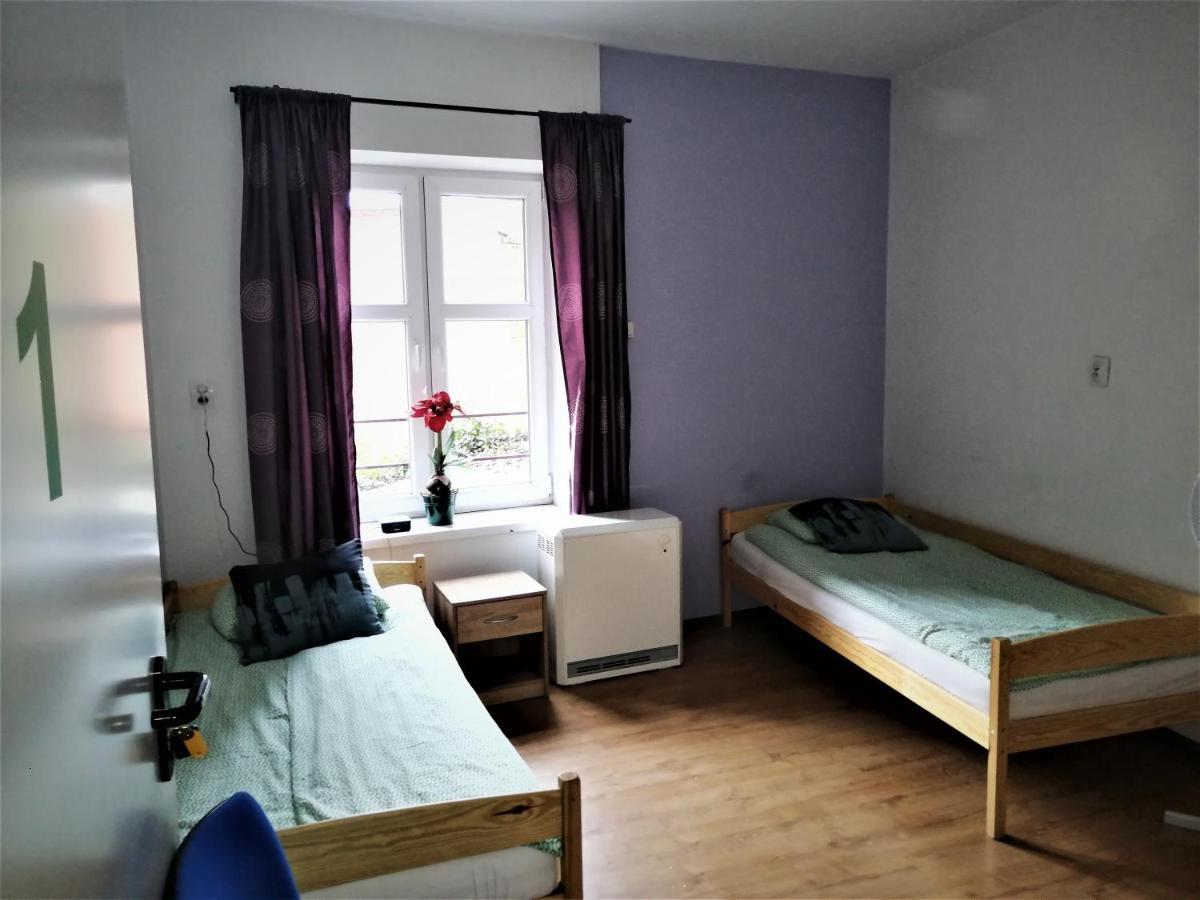 Hostel Gliwice Centrum Parking Exterior photo