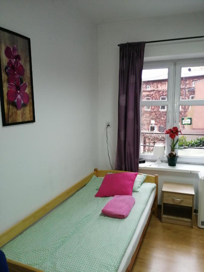 Hostel Gliwice Centrum Parking Exterior photo