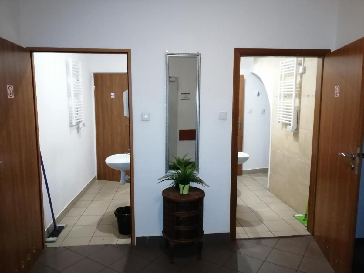 Hostel Gliwice Centrum Parking Exterior photo