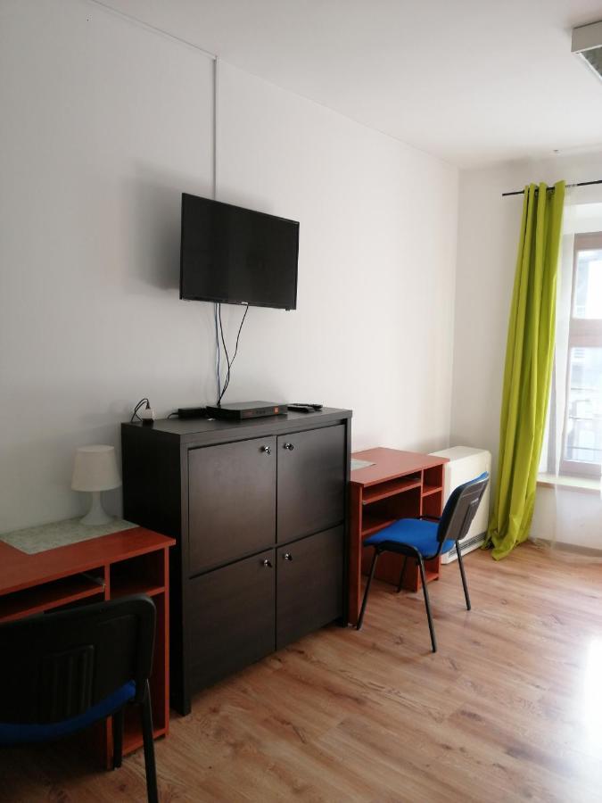 Hostel Gliwice Centrum Parking Exterior photo