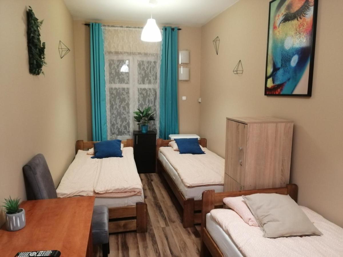 Hostel Gliwice Centrum Parking Exterior photo