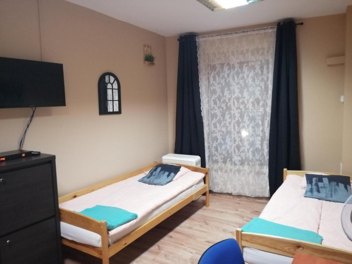 Hostel Gliwice Centrum Parking Exterior photo