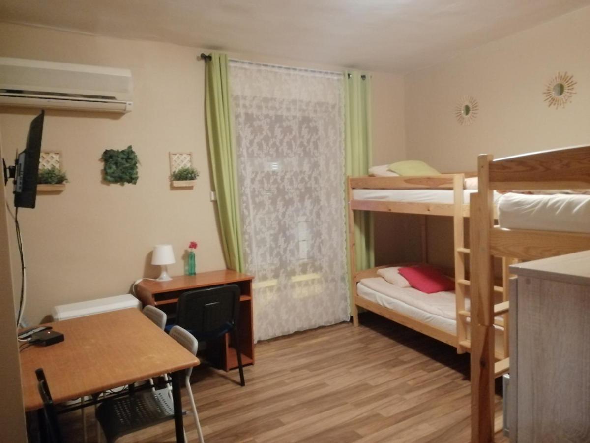 Hostel Gliwice Centrum Parking Exterior photo