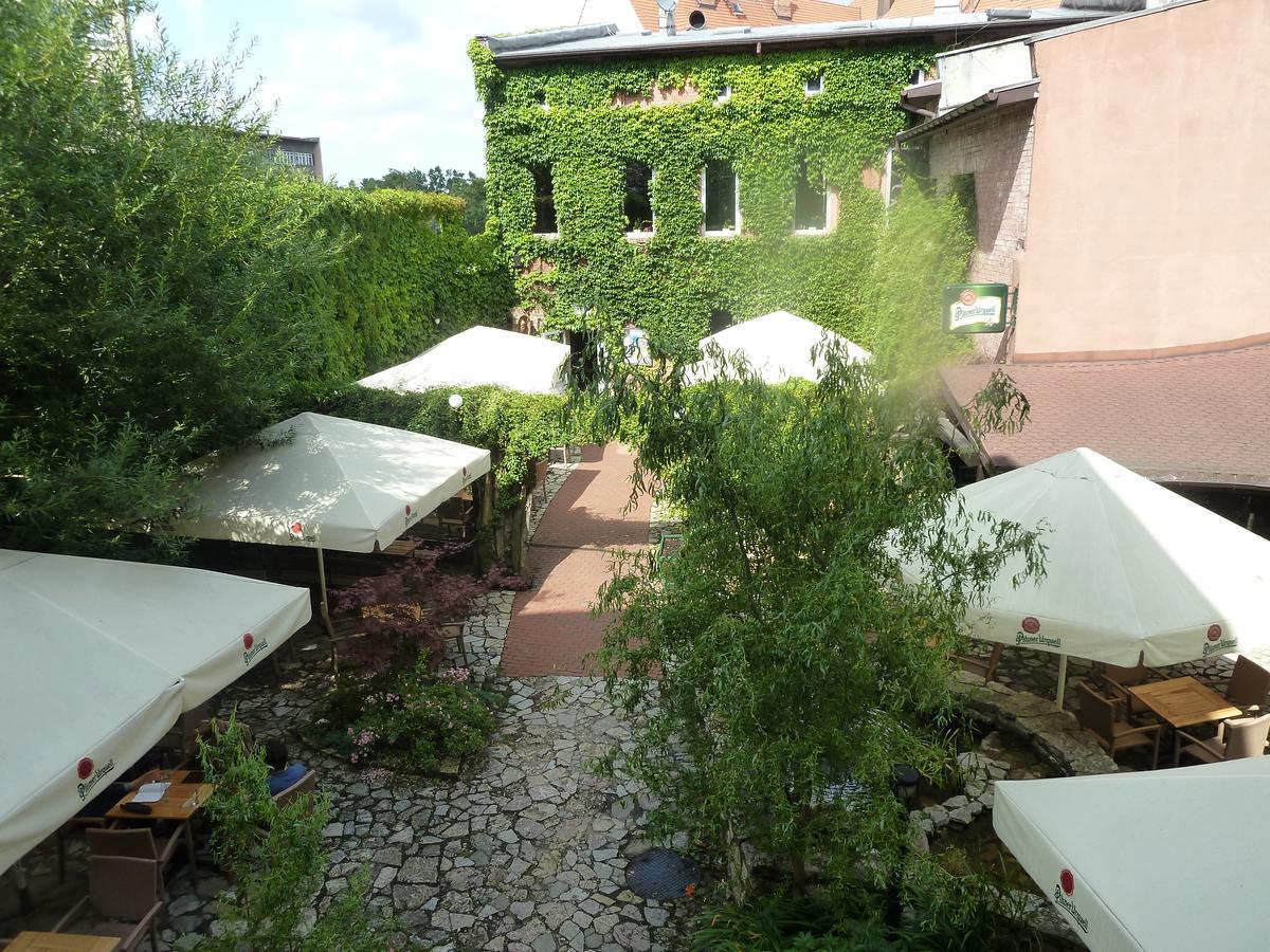 Hostel Gliwice Centrum Parking Exterior photo