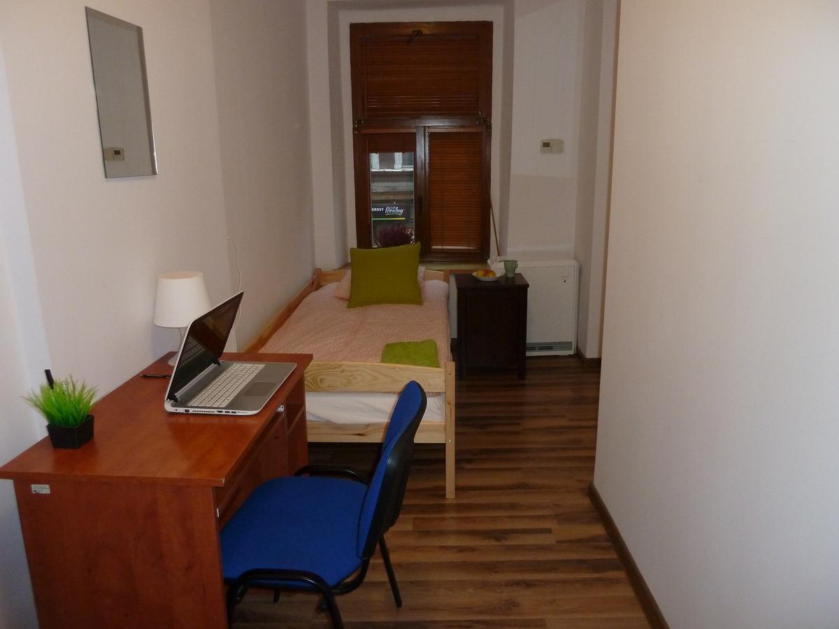 Hostel Gliwice Centrum Parking Exterior photo