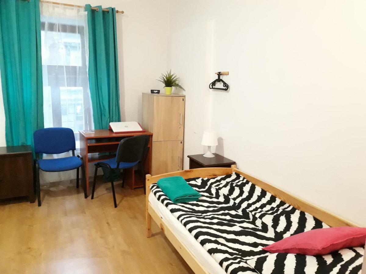 Hostel Gliwice Centrum Parking Exterior photo