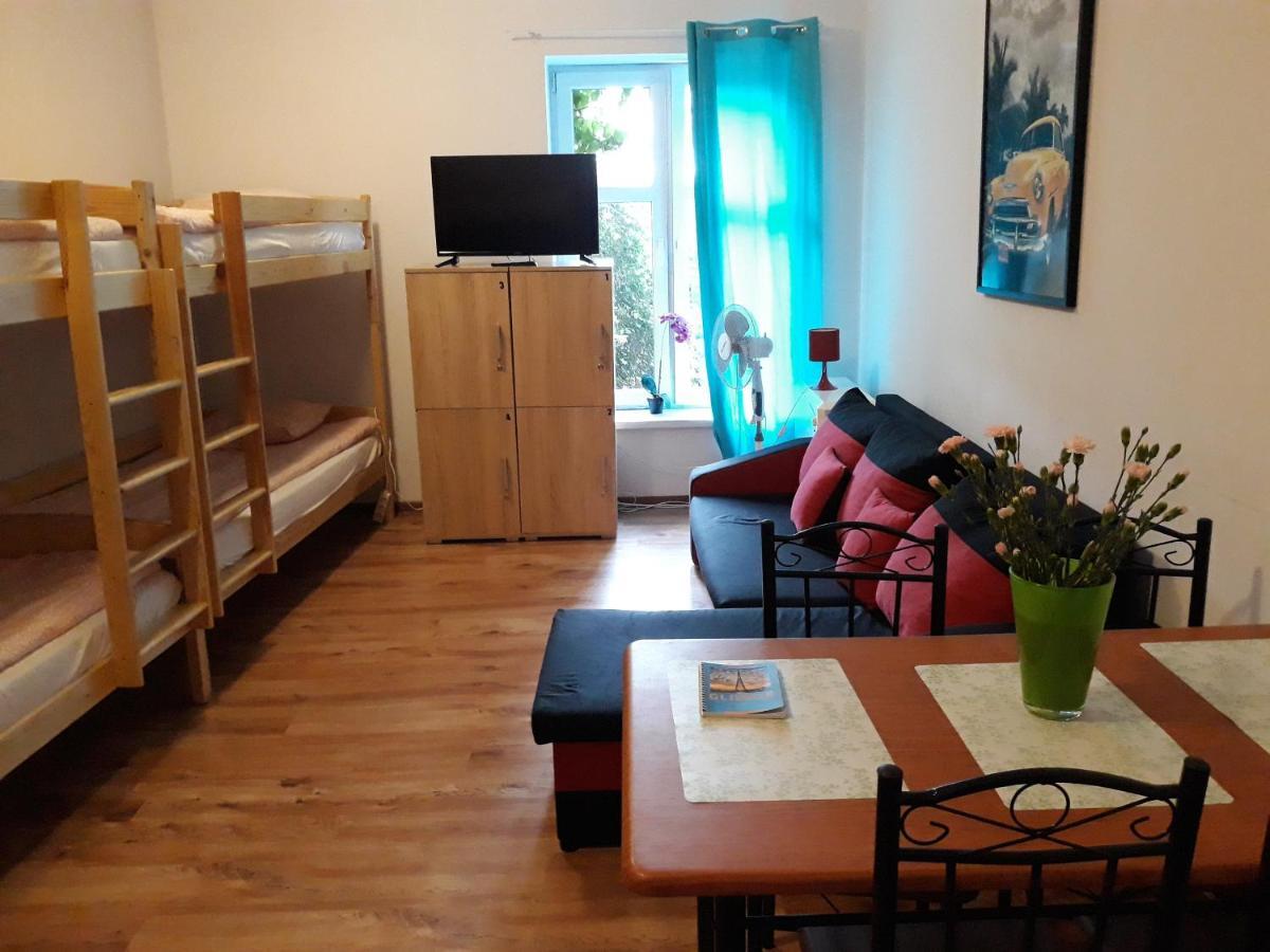 Hostel Gliwice Centrum Parking Exterior photo